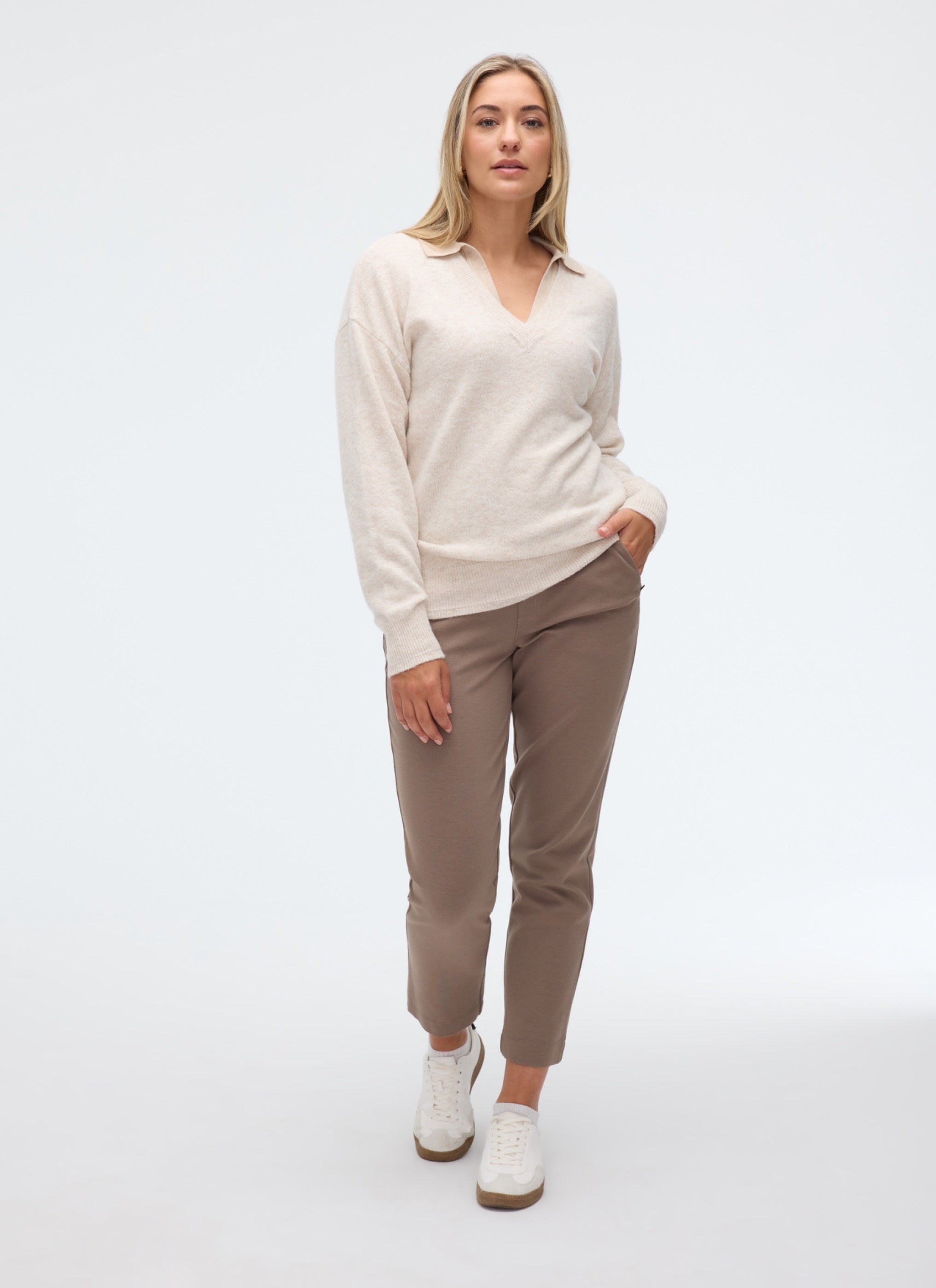FIG Aniak V-Neck Sweater - Oat Heather