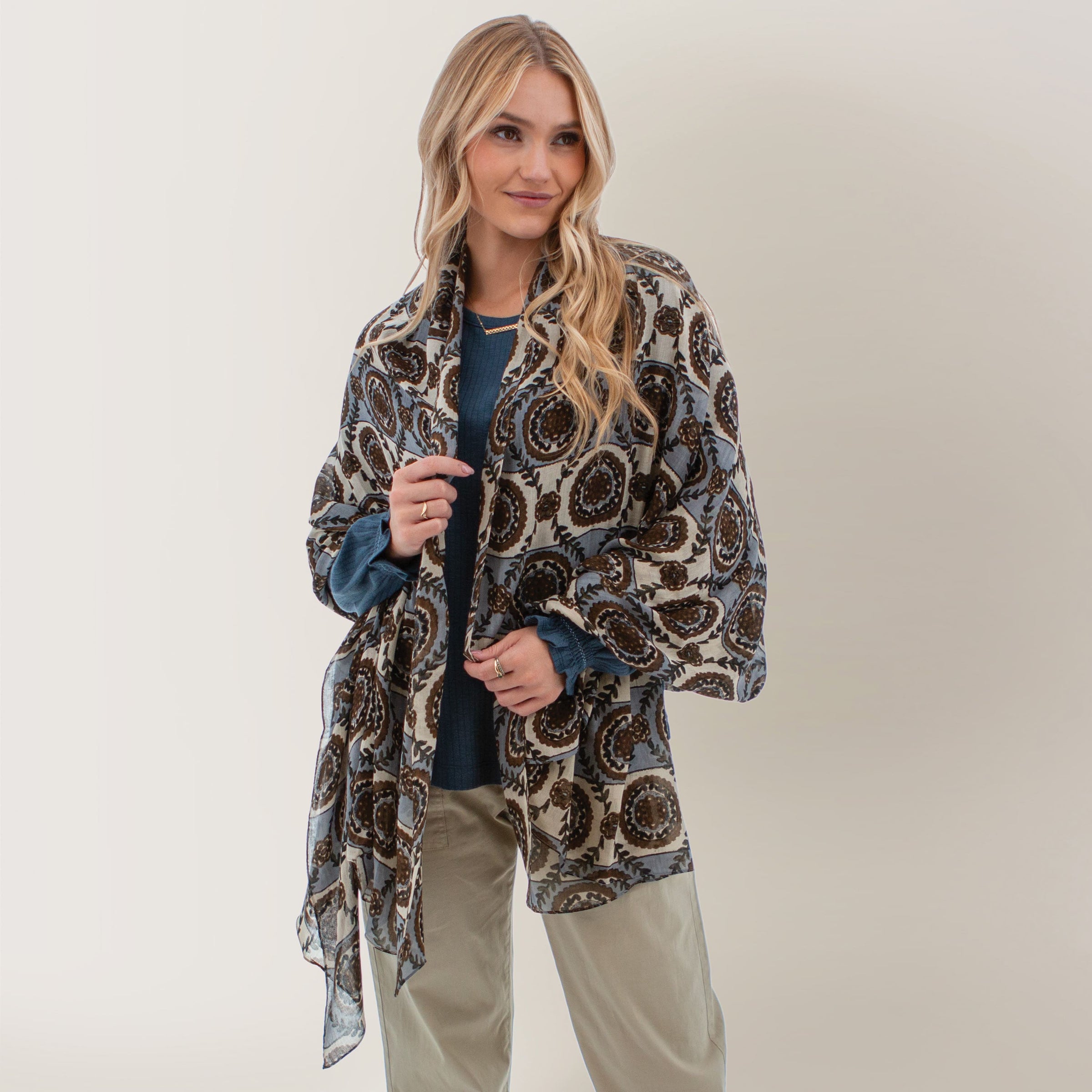 AVENTURA Medallion Scarf - Grey