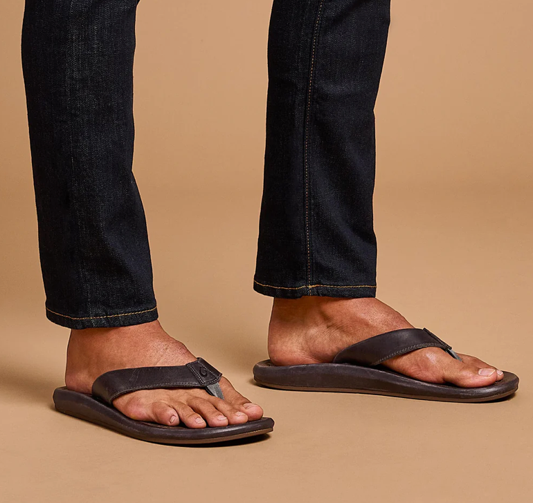 OluKai Men likai Leather Sandals - Charcoal